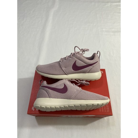 New Women’s Size 8.5 Plum Nike Roshe One Running Shoes 844994 501 - Picture 3 of 10